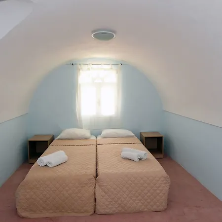 Leon Otel Perissa (Santorini)